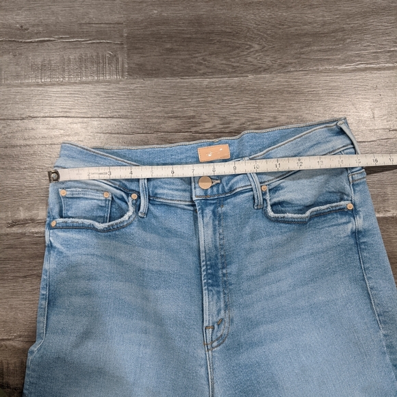 MOTHER The Insider Crop Step Fray Jeans - Picture 10 of 15